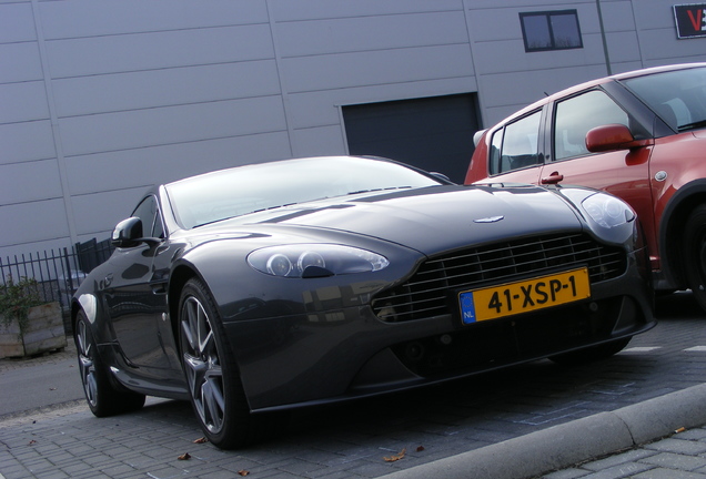 Aston Martin V8 Vantage 2012