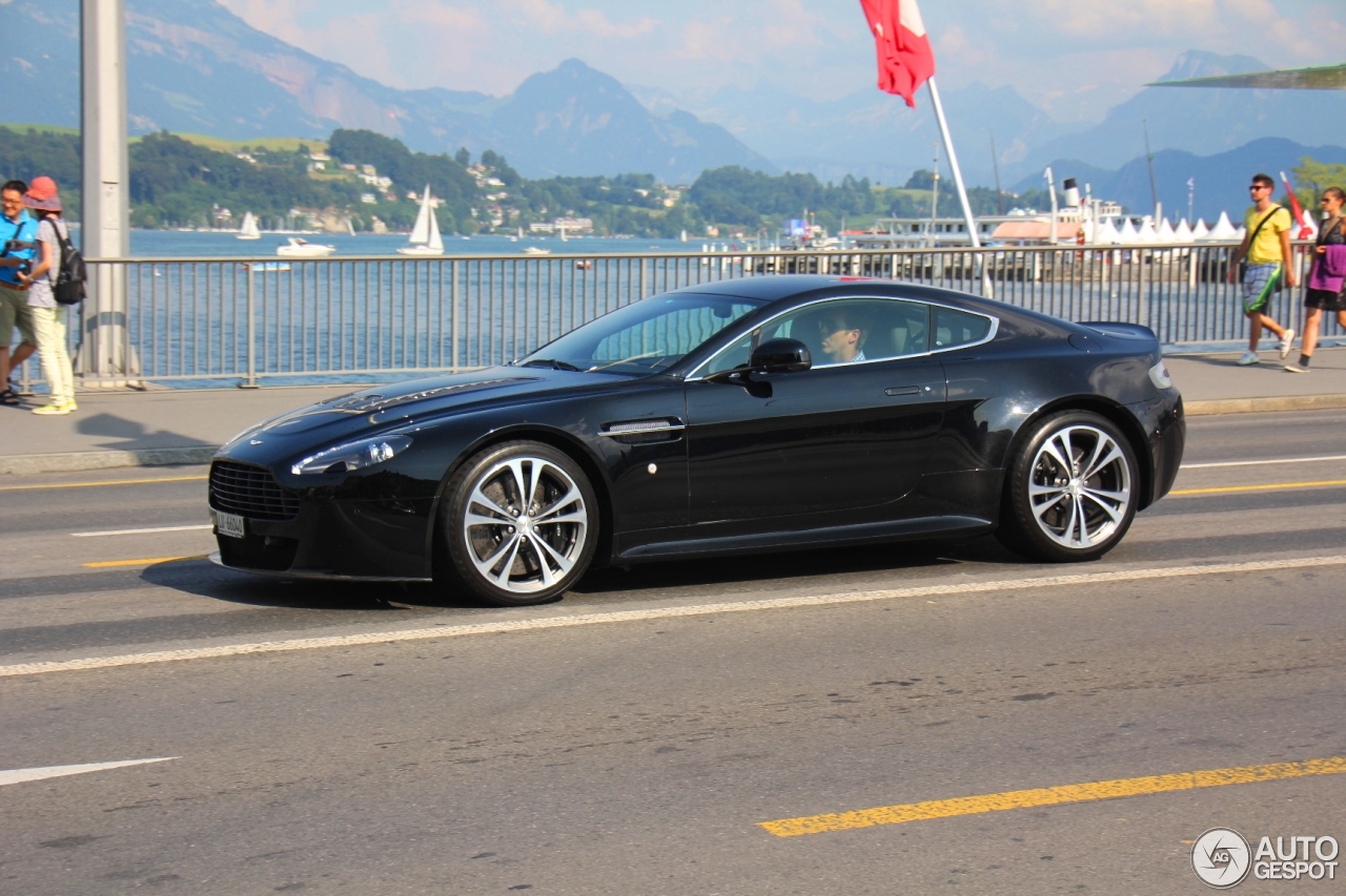 Aston Martin V12 Vantage