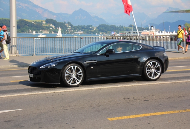 Aston Martin V12 Vantage