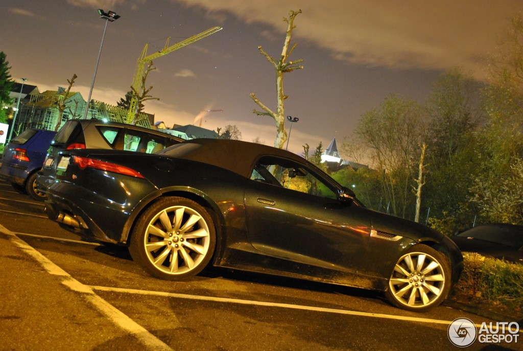 Jaguar F-TYPE S V8 Convertible