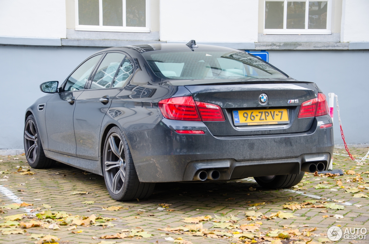 BMW M5 F10 2011