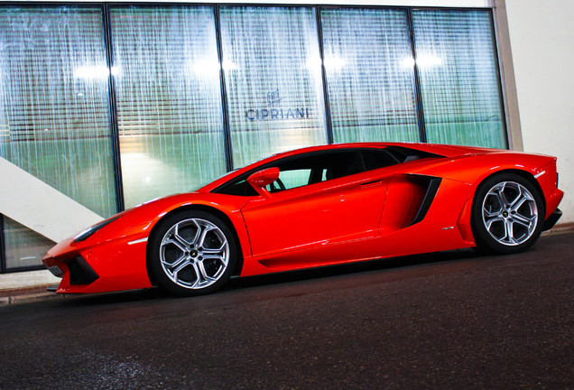 Lamborghini Aventador LP700-4