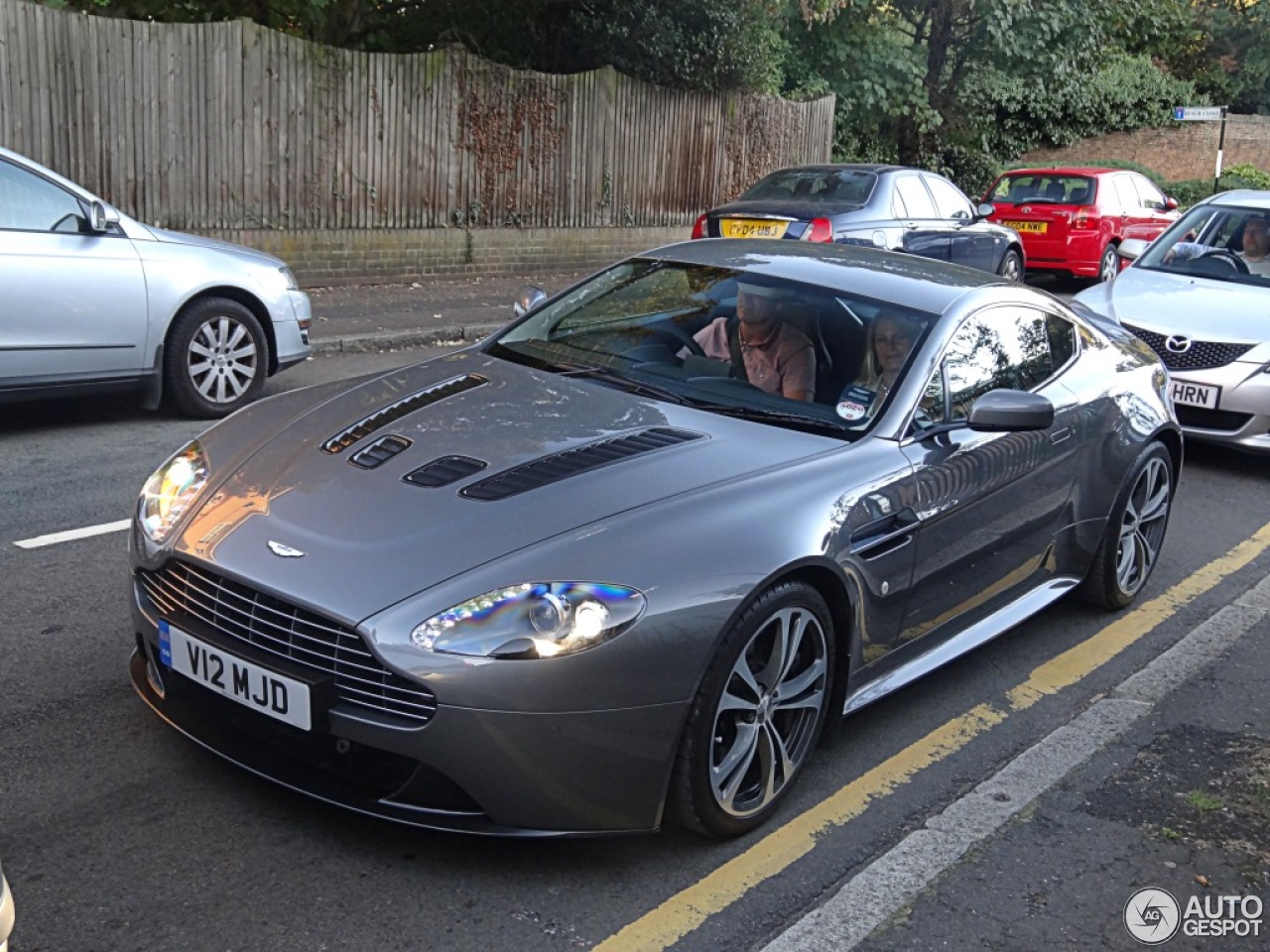 Aston Martin V12 Vantage