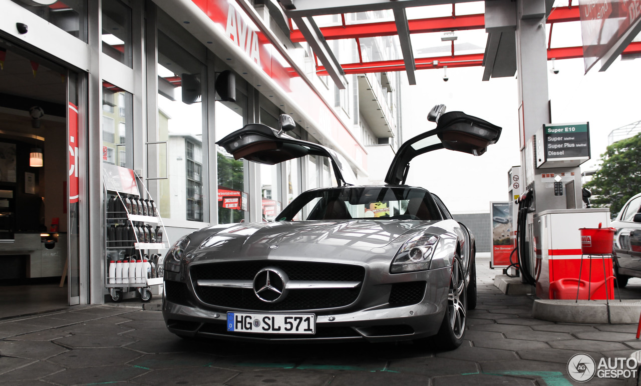 Mercedes-Benz SLS AMG