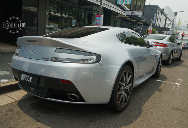 Aston Martin V8 Vantage 2012