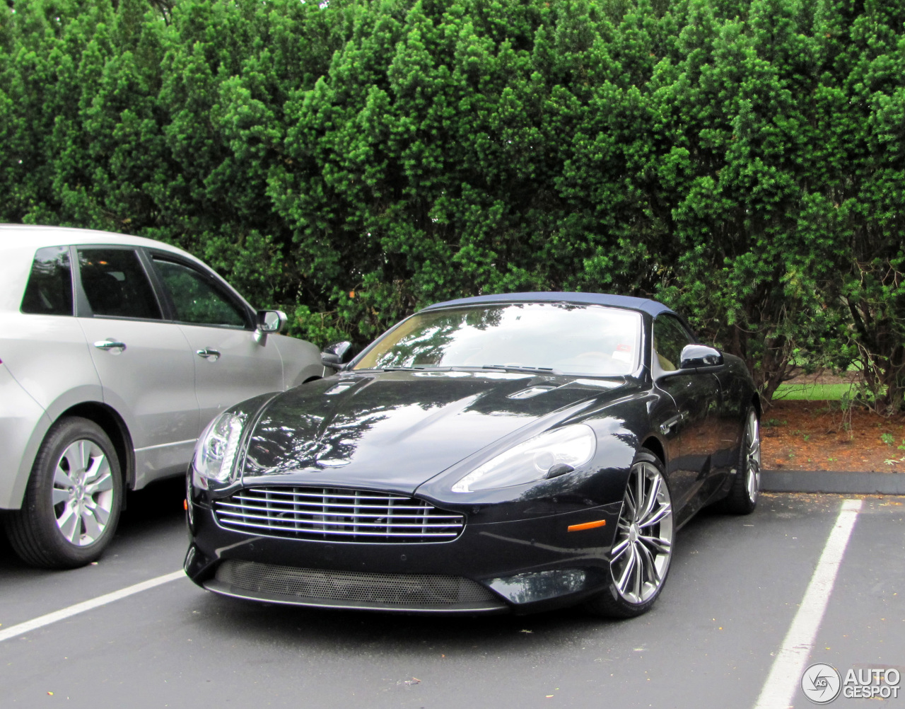 Aston Martin Virage Volante 2011