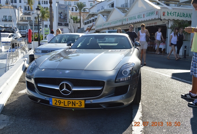 Mercedes-Benz SLS AMG