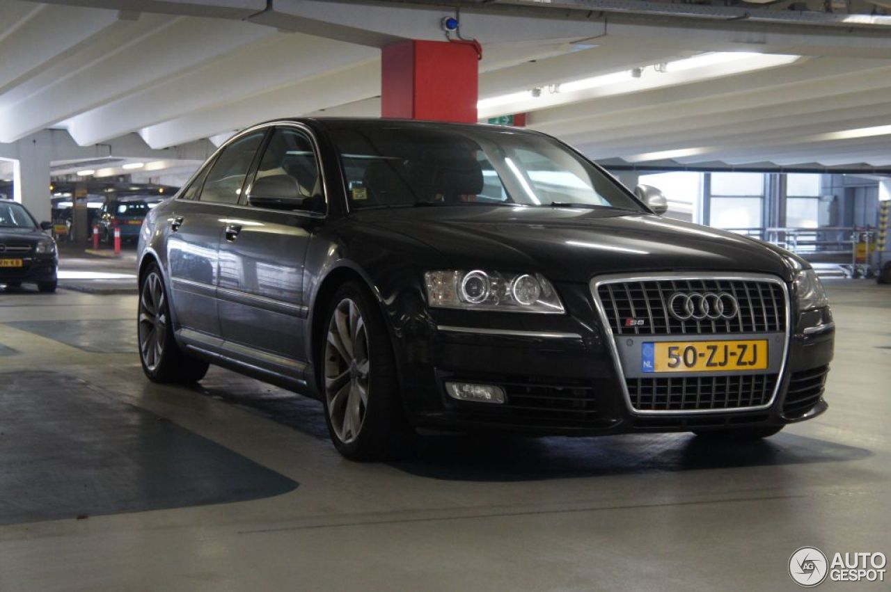 Audi S8 D3