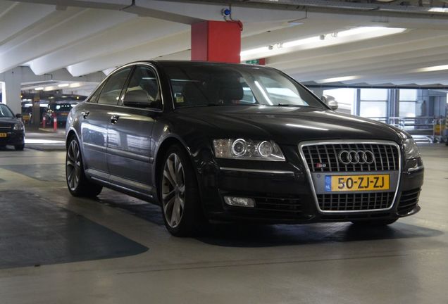 Audi S8 D3