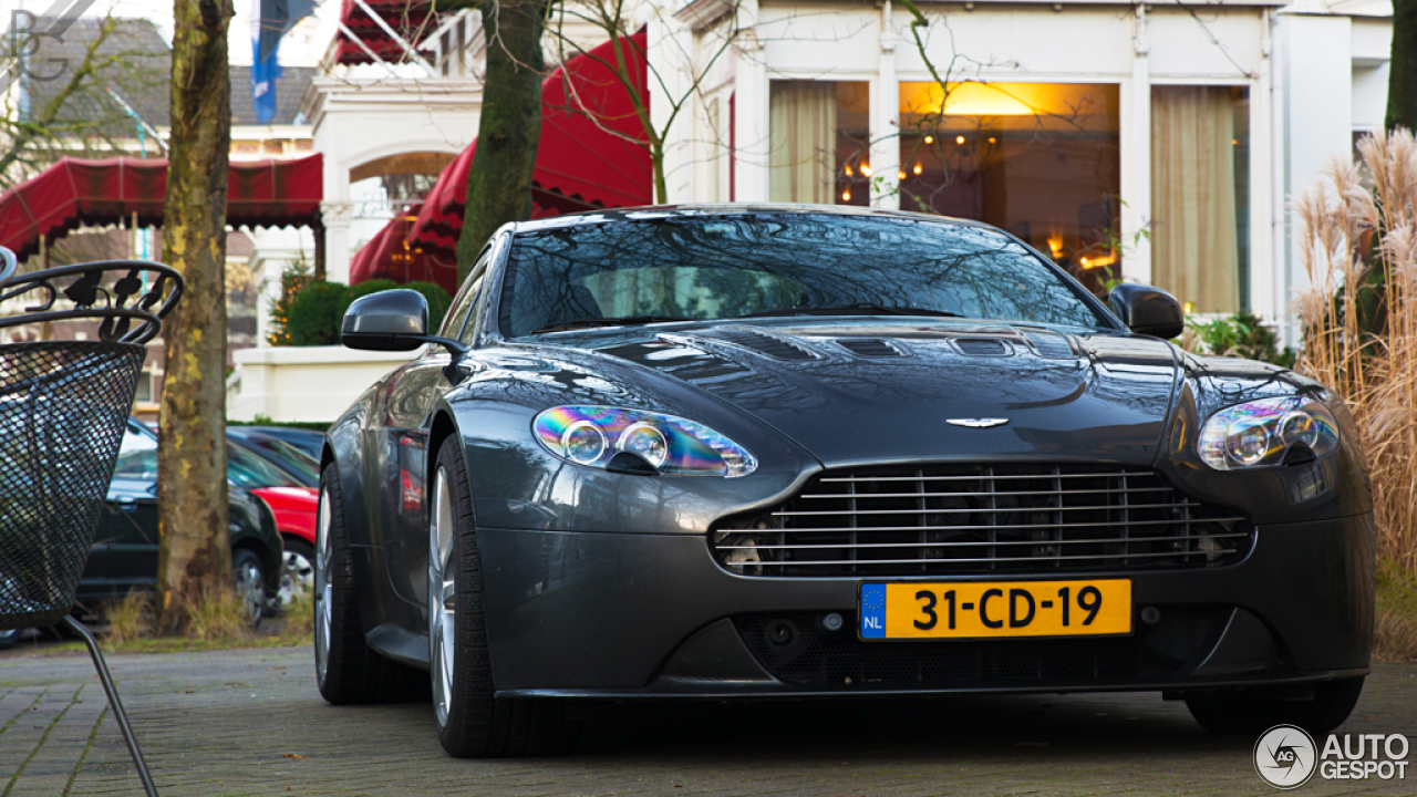 Aston Martin V12 Vantage