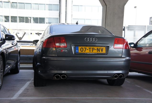 Audi S8 D3