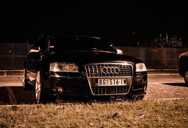 Audi S8 D3