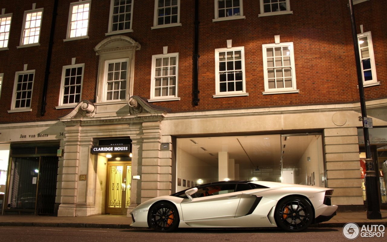 Lamborghini Aventador LP700-4 Roadster