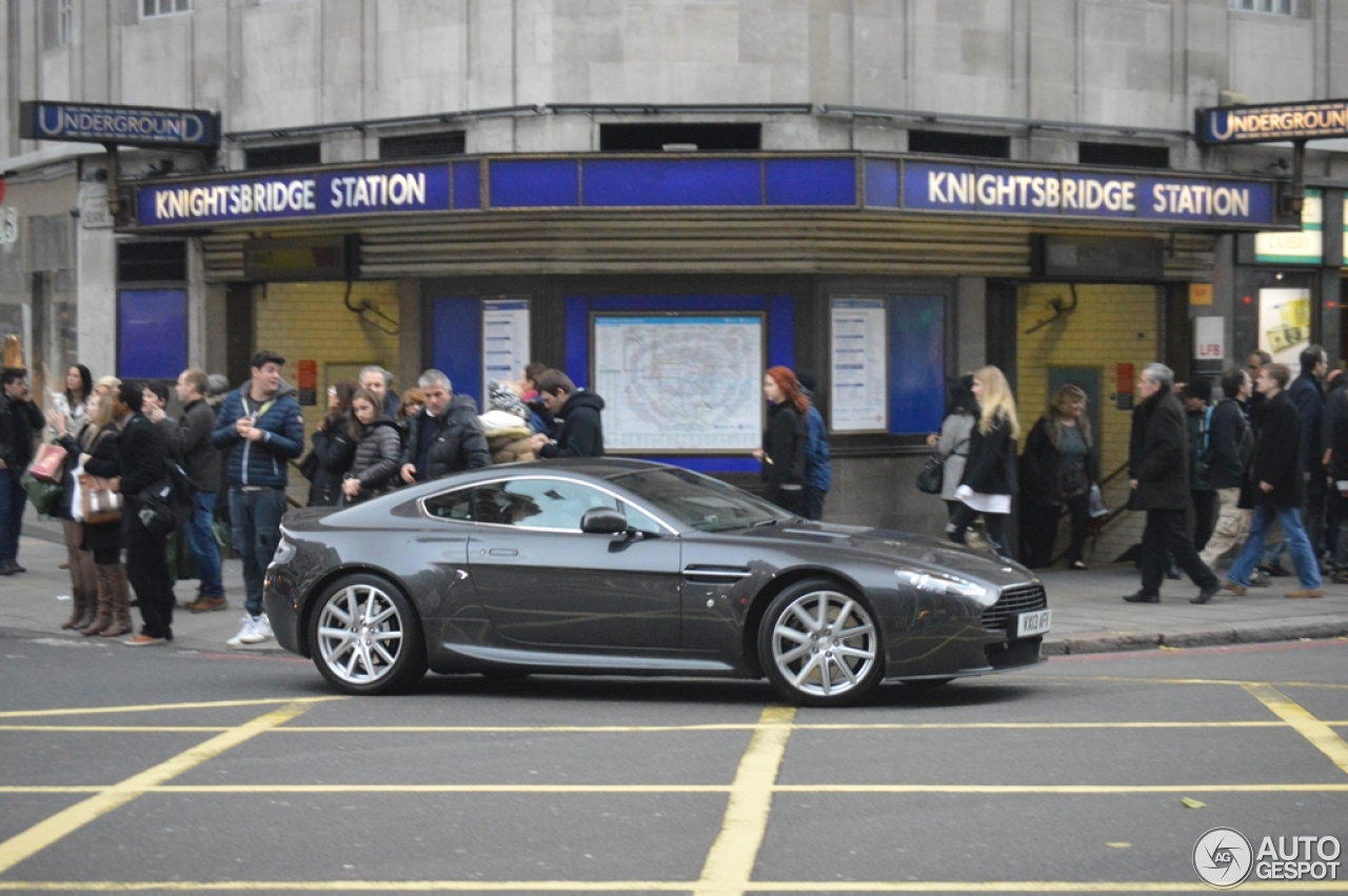 Aston Martin V8 Vantage 2012