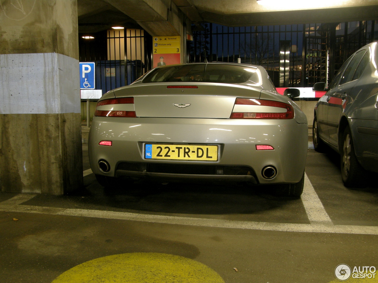 Aston Martin V8 Vantage