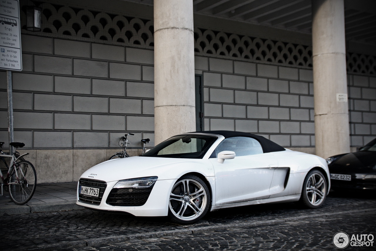 Audi R8 V10 Spyder 2013