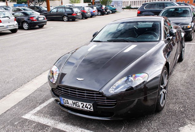 Aston Martin V8 Vantage 2012