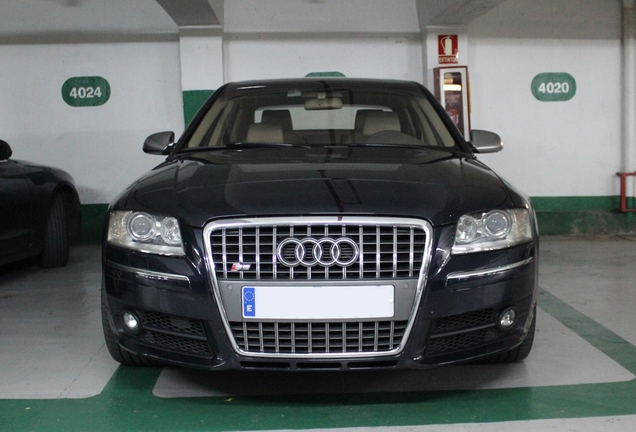 Audi S8 D3