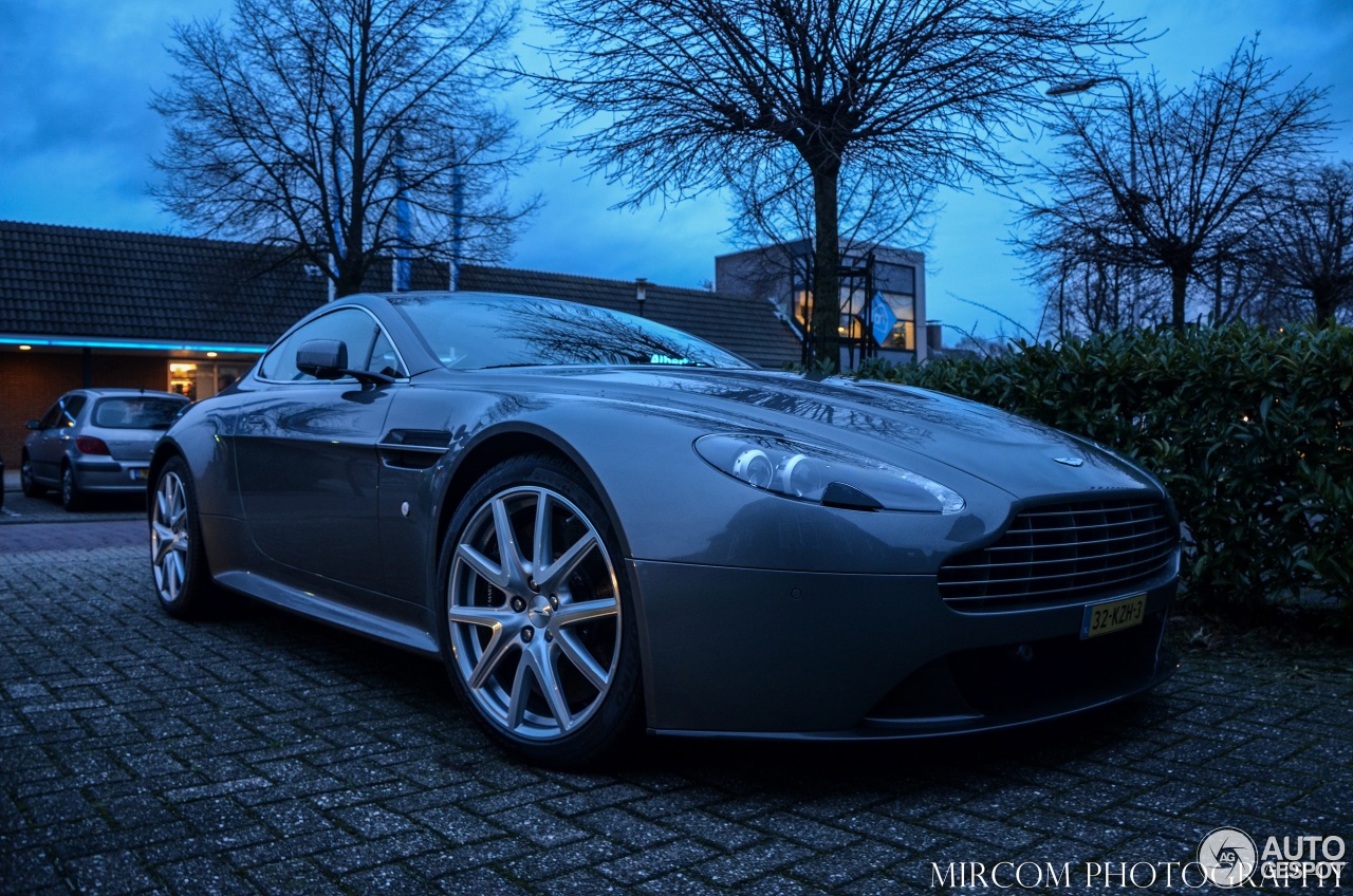 Aston Martin V12 Vantage