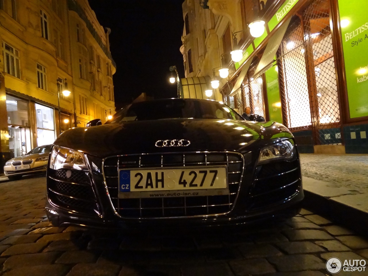 Audi R8 V10