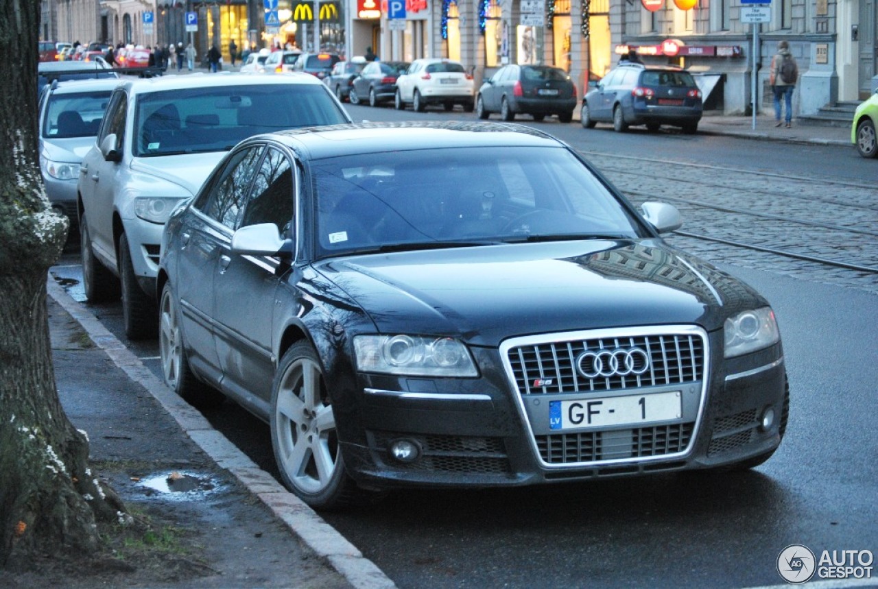 Audi S8 D3