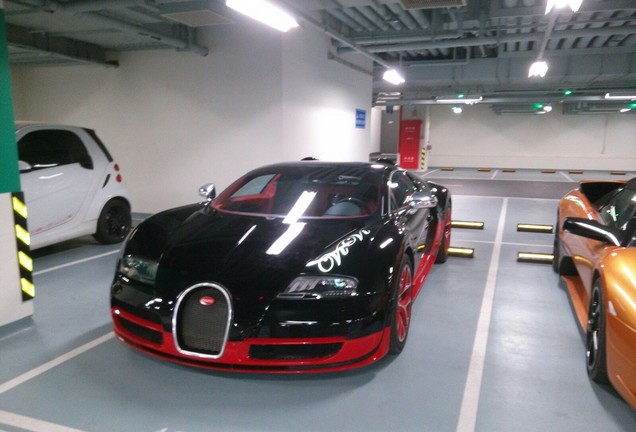Bugatti Veyron 16.4 Grand Sport Vitesse Black and Red Edition
