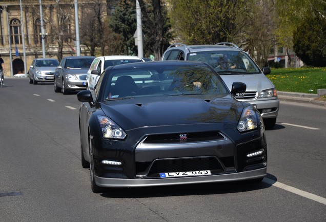 Nissan GT-R 2011