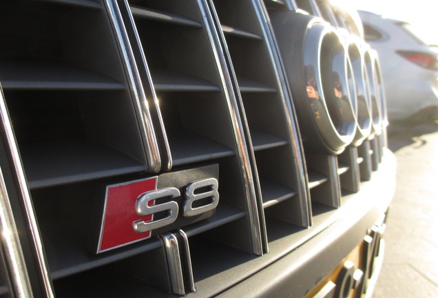 Audi S8 D3