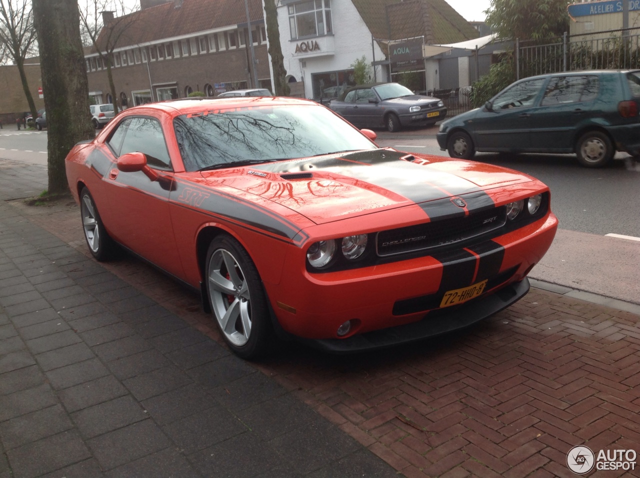 Dodge Challenger SRT-8