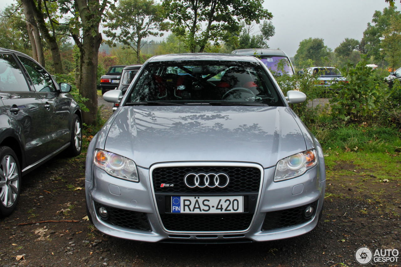 Audi RS4 Sedan