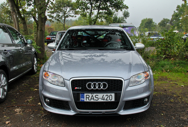 Audi RS4 Sedan