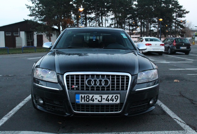 Audi S8 D3