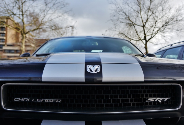 Dodge Challenger SRT-8