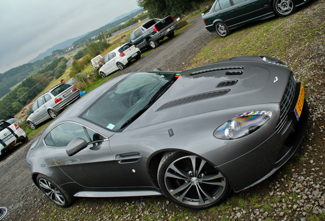 Aston Martin V12 Vantage