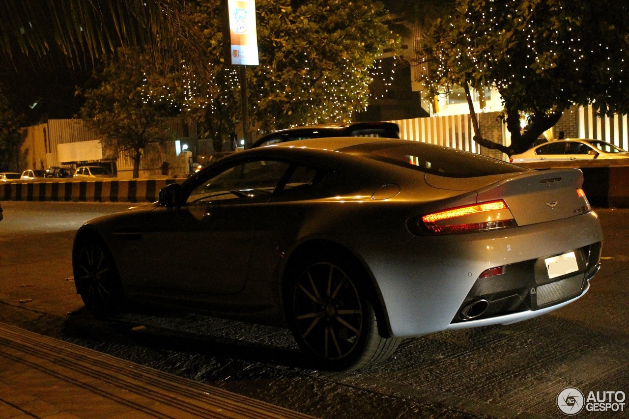 Aston Martin V8 Vantage 2012