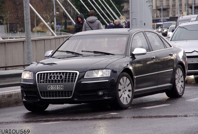 Audi S8 D3