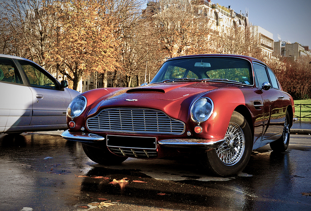 Aston Martin DB6 MKI