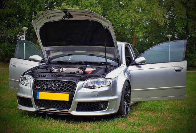 Audi RS4 Sedan