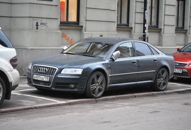 Audi S8 D3