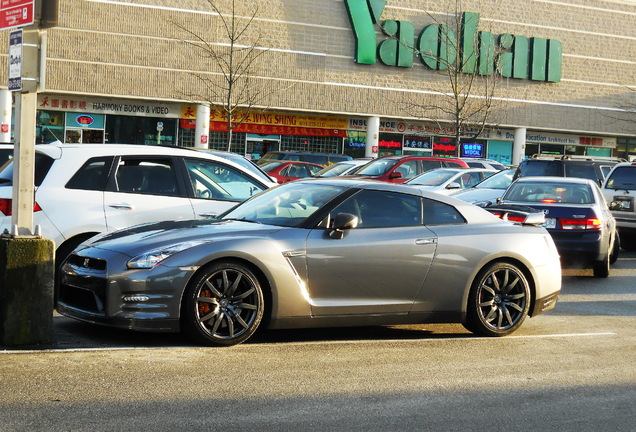 Nissan GT-R 2011