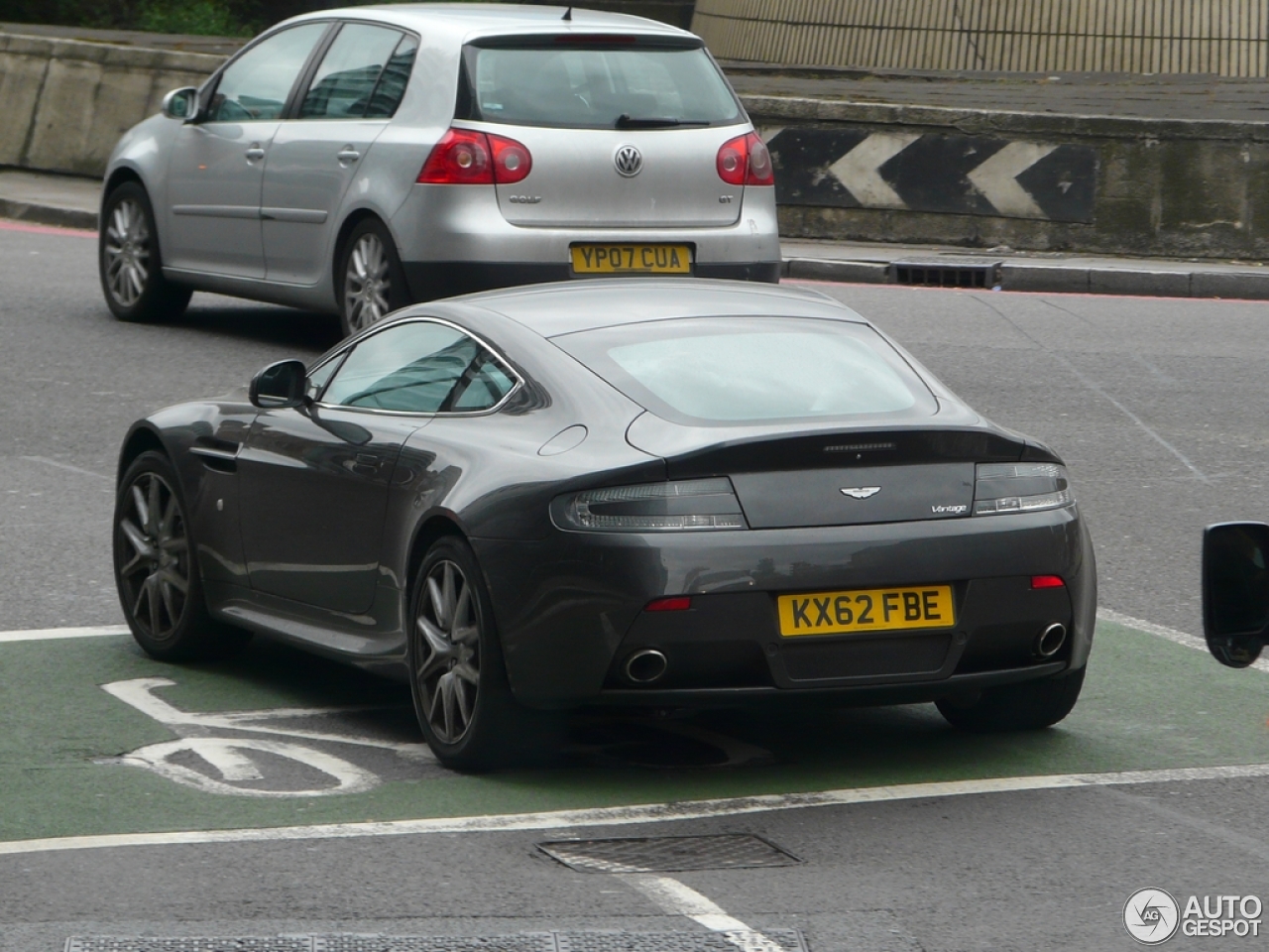 Aston Martin V8 Vantage 2012