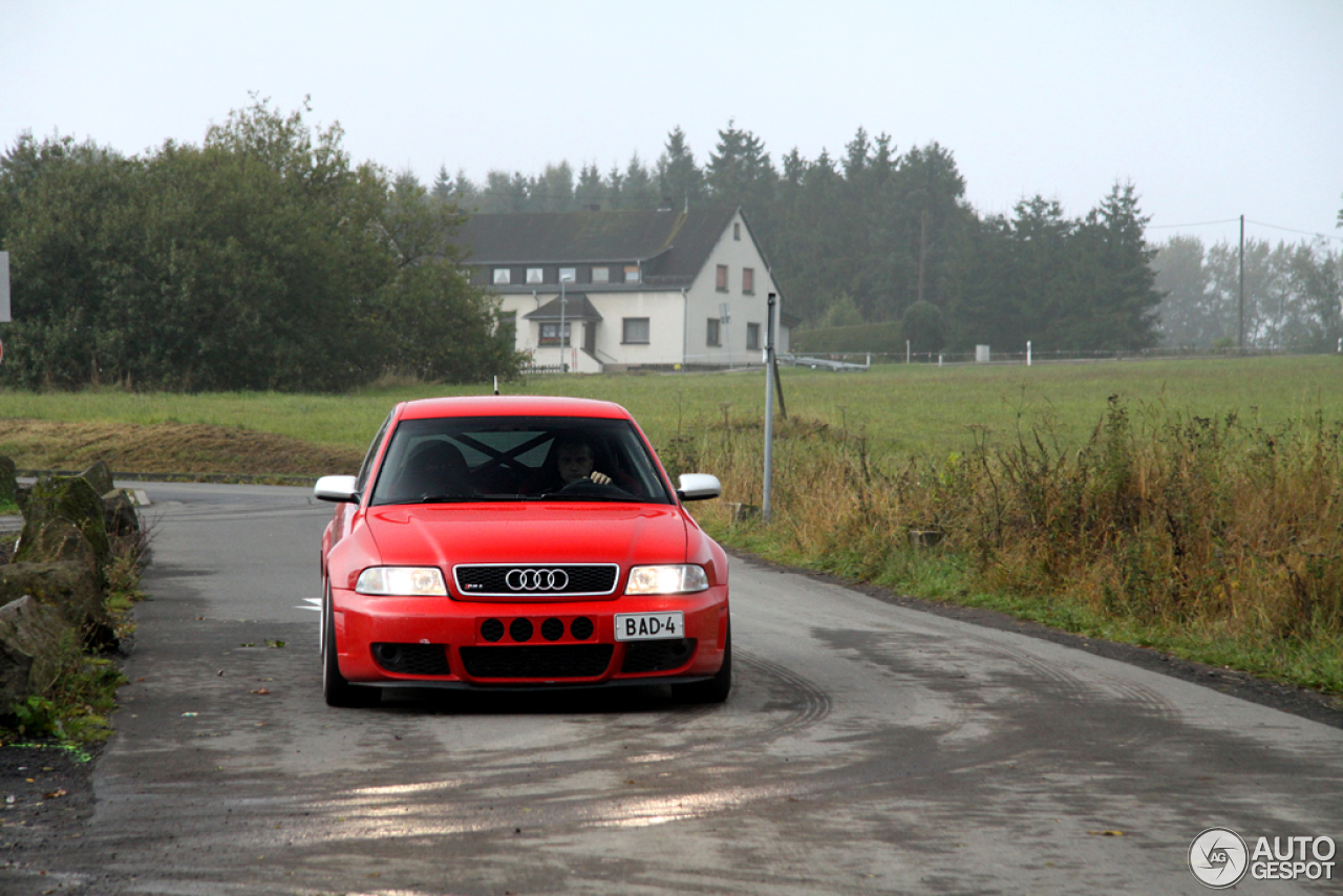 Audi RS4 Avant B5