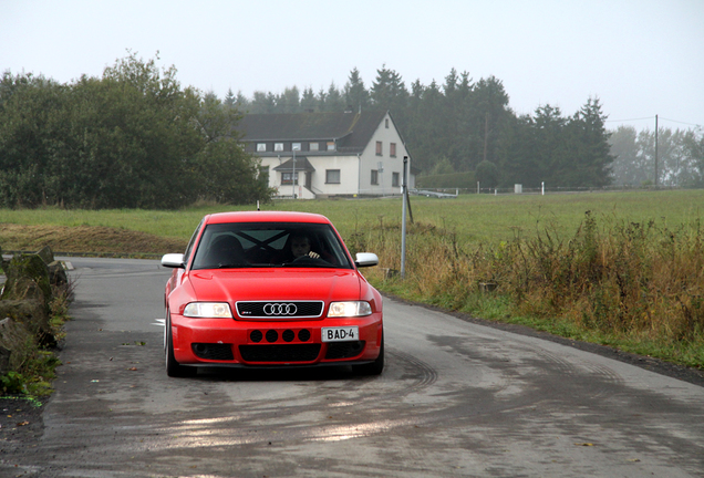 Audi RS4 Avant B5