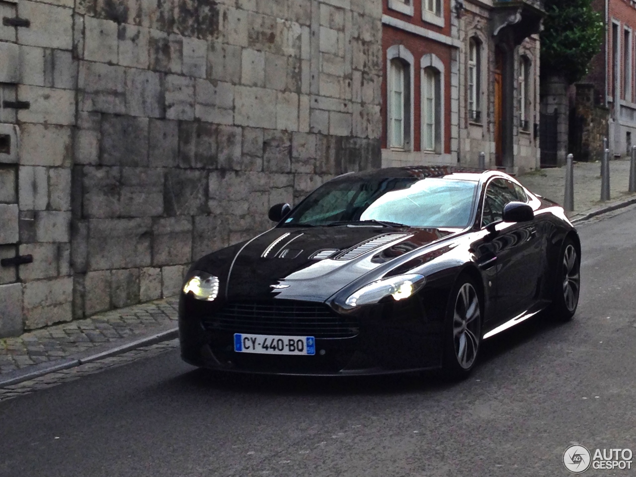 Aston Martin V12 Vantage