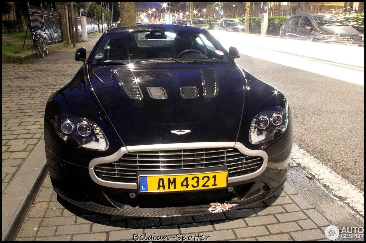 Aston Martin V12 Vantage