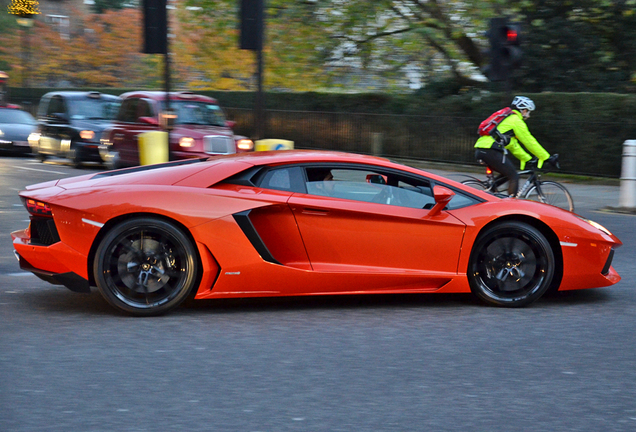 Lamborghini Aventador LP700-4