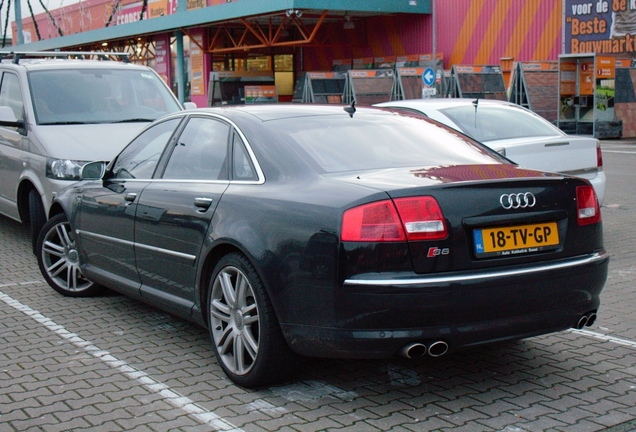 Audi S8 D3