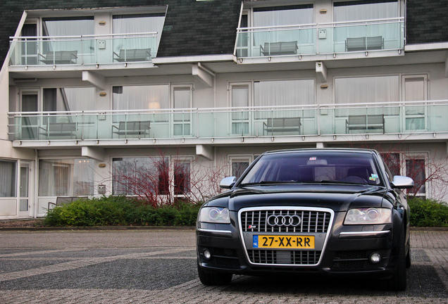 Audi S8 D3