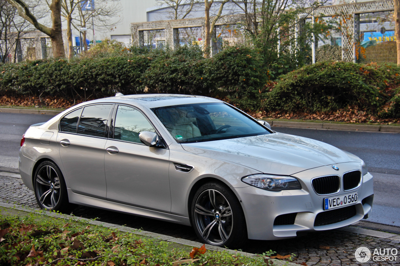 BMW M5 F10 2011