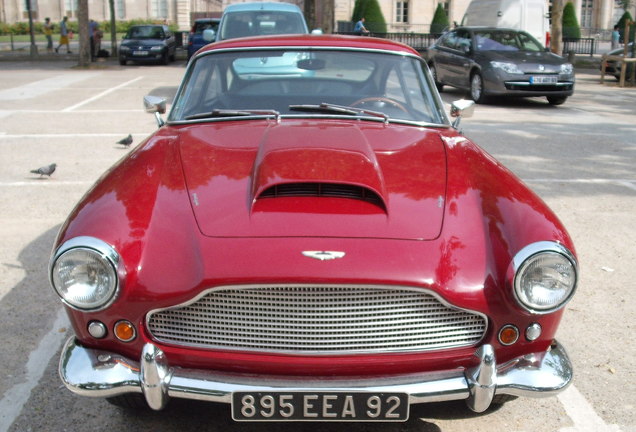 Aston Martin DB4